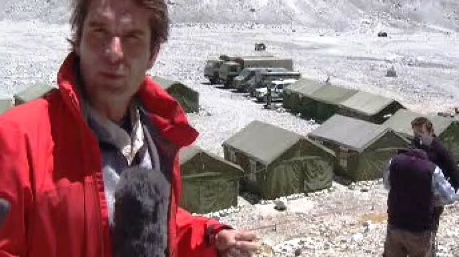 Zpravodaj ČT Tomáš Etzler pod Everestem