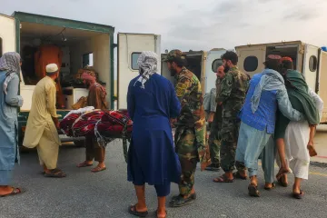 Zemětřesení v Afghánistánu má přes osm set obětí, uvedly úřady