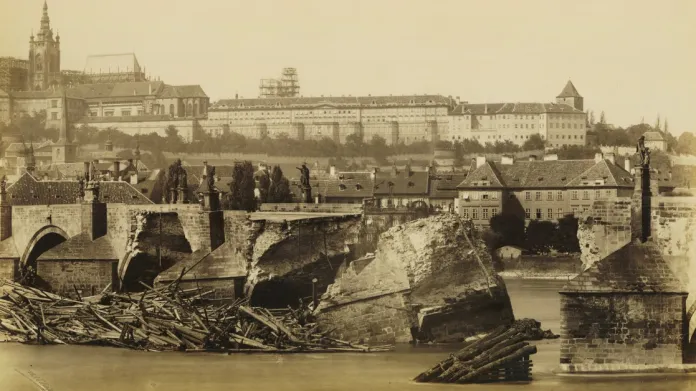 Karlův most po povodních v roce 1890