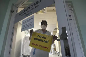 Nemocnice na Zlínsku opět ruší operace a obnovují covidová lůžka. Kraj má nejvyšší skóre PES v zemi
