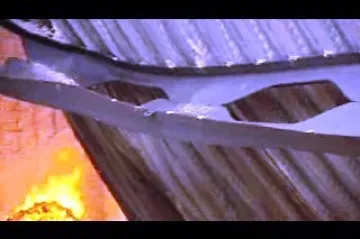 Experimentální požár překvapil vědce i inženýry, budovu udolal během hodiny