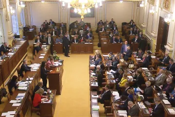 Poslanci schválili zdanění peněžitých náhrad pro církve. Jednání provázel spor o ústavnost