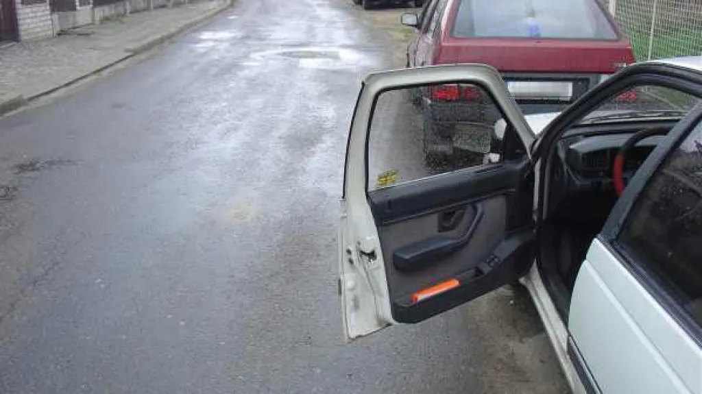 Otevřené dveře zavinily nehodu