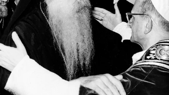 Athénagoras I. a Pavel VI. během setkání v roce 1964