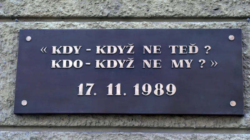 Pamětní deska na Albertově