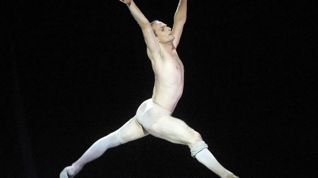 Jiří Bubeníček ve Strassově Legendě o Josefovi na jevišti Semperoper (2014)
