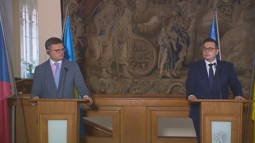 Ukrajinský ministr zahraničí Dmytro Kuleba s českým protějškem Janem Lipavským