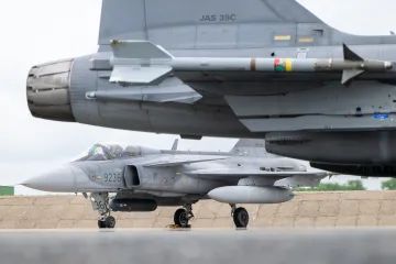 Hrozby v českém vzdušném prostoru hlídají Gripeny z Čáslavi, přiblížila Zóna ČT24