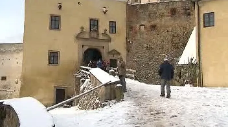 Nádvoří hradu Buchlova na Uhersko-hradišťsku zaplnily na druhý svátek vánoční stovky lidí.