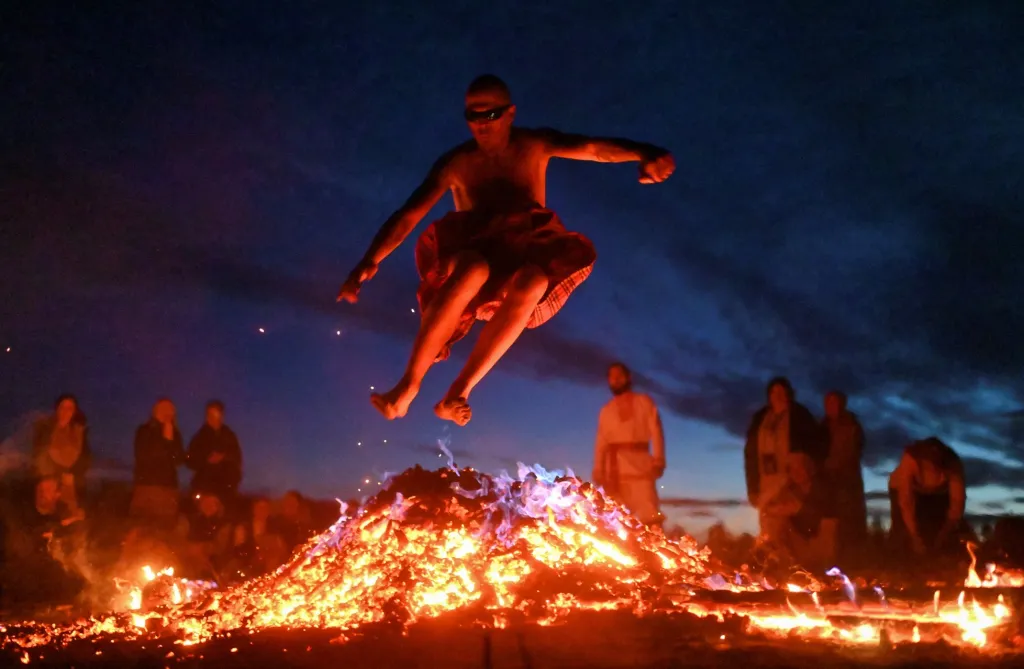 Oslavy letního slunovratu ve vesnici Okunevo v Omské oblasti