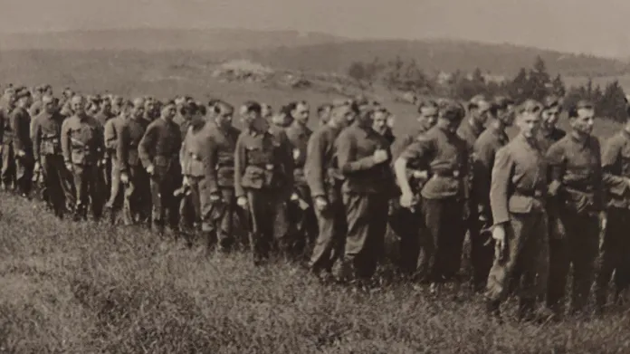 Výcvik rekrutů důstojnické školy v roce 1943