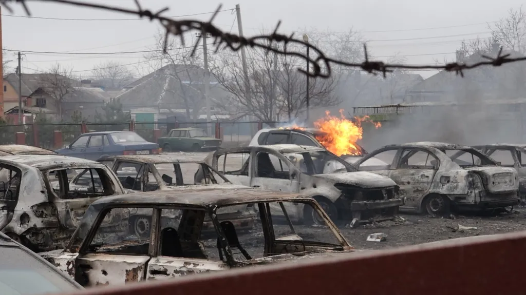Mariupol po ostřelování raketami, Kyjev viní povstalce