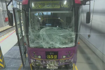 Vyšetřování srážky tramvají v Plzni. Policie a drážní inspekce prověřují, jestli nešlo o trestný čin 