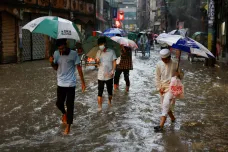 Bangladéš zasáhl cyklon. Třímetrové vlny zaplavily pobřeží, zemřelo 28 lidí