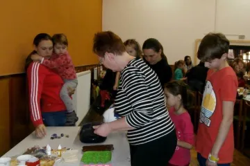 Ženy a děti v Košticích se učily vyrábět mýdlo