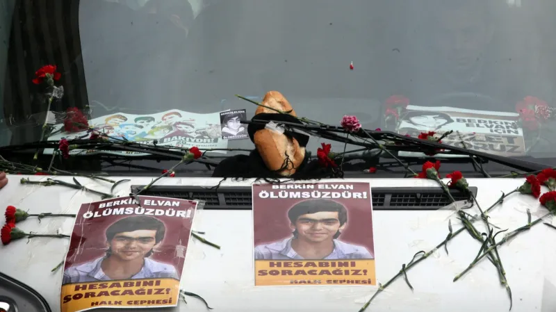 Pohřeb patnáctiletého Berkina Elvana