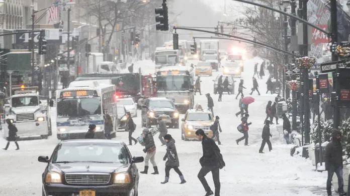 Sníh na Páté Avenue v New Yorku