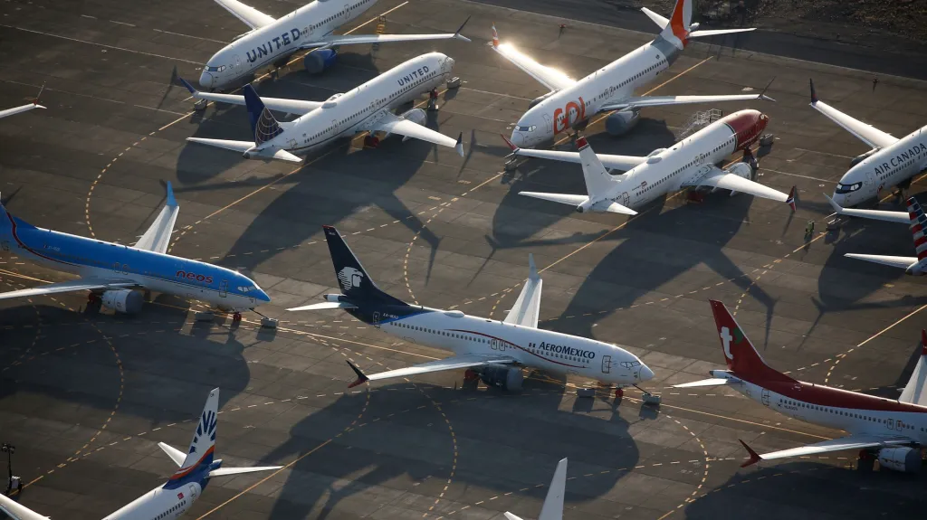 Odstavená letadla Boeing 737 MAX na mezinárodním letišti Grant County u Mosesova jezera ve Washingtonu