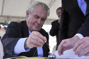 Zeman se omluvil, že se Peroutkův článek nenašel. Trvá ale na tom, že je