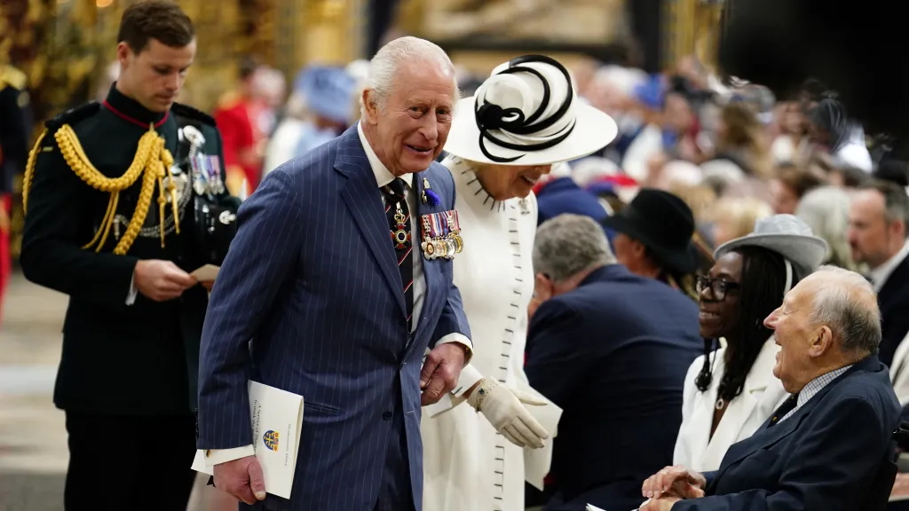 Král Karel III. a královna Camilla ve Westminsterském opatství v Londýně