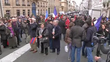 Demonstrace před francouzským Senátem
