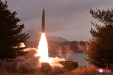 Za „barbarský čin“ označilo Tokio další severokorejský test mezikontinentální střely