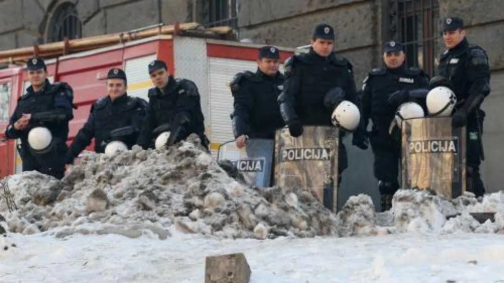 Srbští policisté v centru Bělehradu