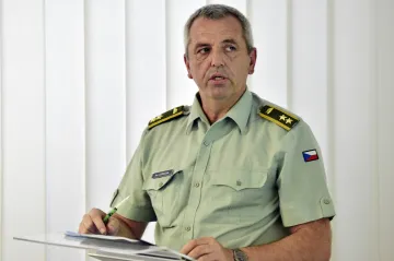 Prvním zástupcem náčelníka generálního štábu je Střecha. Nahradil Zůnu