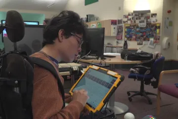 Darovaný hlas. Žáci s postižením řeči mohou díky projektu mluvit jako jejich zdraví kamarádi