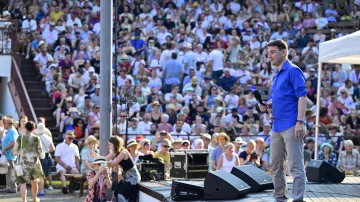 Ministr zahraničí Petr Macinka (Motoristé) na folklorním festivalu ve Strážnici