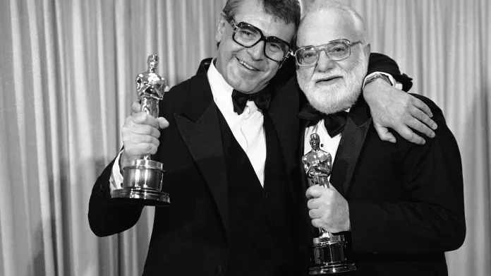 Miloš Forman a producent Saul Zaentz s Oscary za film Amedeus (1985)