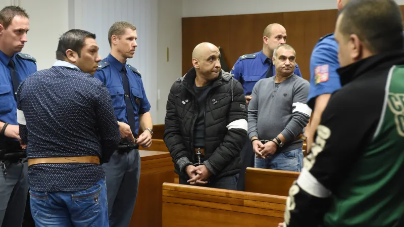 Překupníci drog u soudu