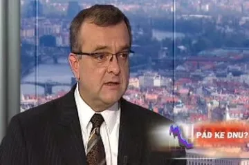 Kalousek připustil pokles HDP o dvě procenta, s deficitem pomohou občané