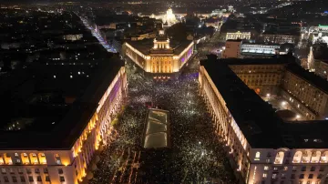 Protivládní protest před bulharským parlamentem (10. prosince 2025)