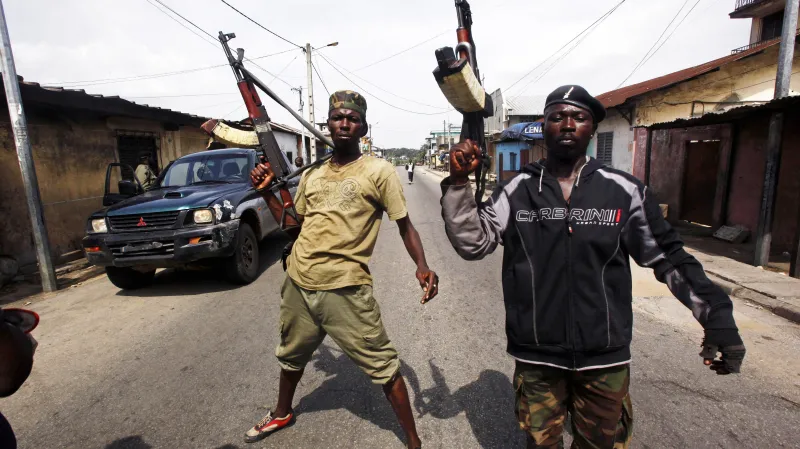 Vládní vojáci z dob povolební krize v roce 2011