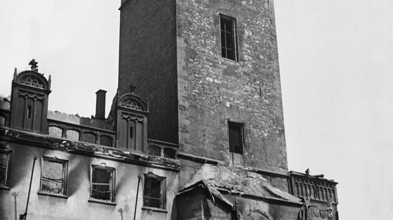 Zničená staroměstská radnice