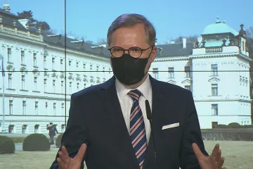 Po pozitivním PCR testu nebude 30 dní povinné testování, rozhodla vláda. Platnost očkování bez posilující dávky se zkrátí