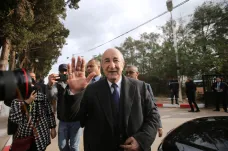 Alžírsko má nového prezidenta, protesty v zemi ale neutichají