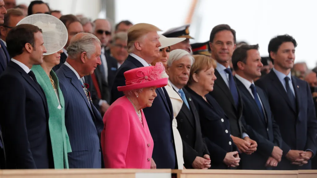 Státníci v čele s britskou královnou Alžbětou II. a americkým prezidentem Donaldem Trumpem v Portsmouthu