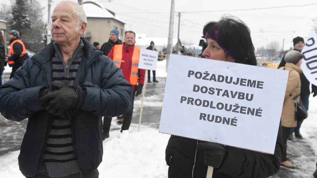 Demonstrace za dostavbu Rudné