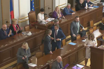 Vláda pokračuje. Opozice neměla dost hlasů k vyslovení nedůvěry