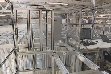 Pošta investovala do automatického zakladače. Má urychlit doručení balíků ze zahraničí