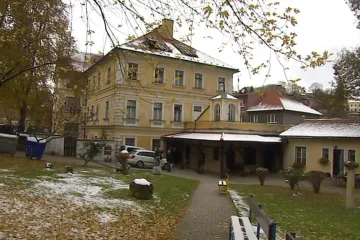 Chátrající krumlovské školy zachrání nový majitel, krajský úřad