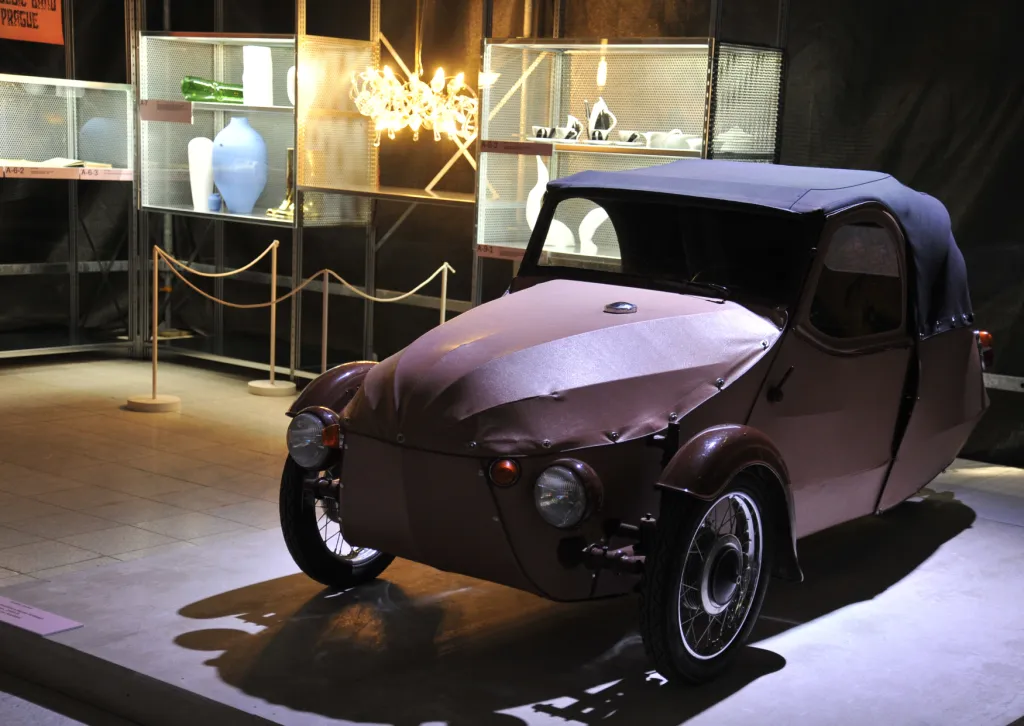 Vůz Velorex v expozici Avant Garde, kde návštěvníci naleznou výběr mimořádných designových výtvorů z československých dějin.