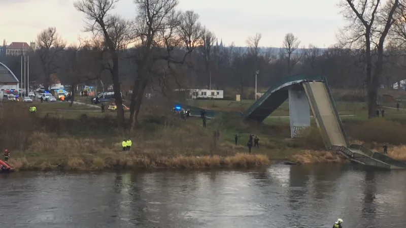 Zřícená Trojská lávka (prosinec 2017)