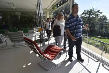 Osahat si architekturu. Vilou Tugendhat provedli nevidomé a slabozraké návštěvníky 