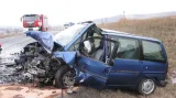 Řidiče modrého Peugeotu se podařilo zachránit