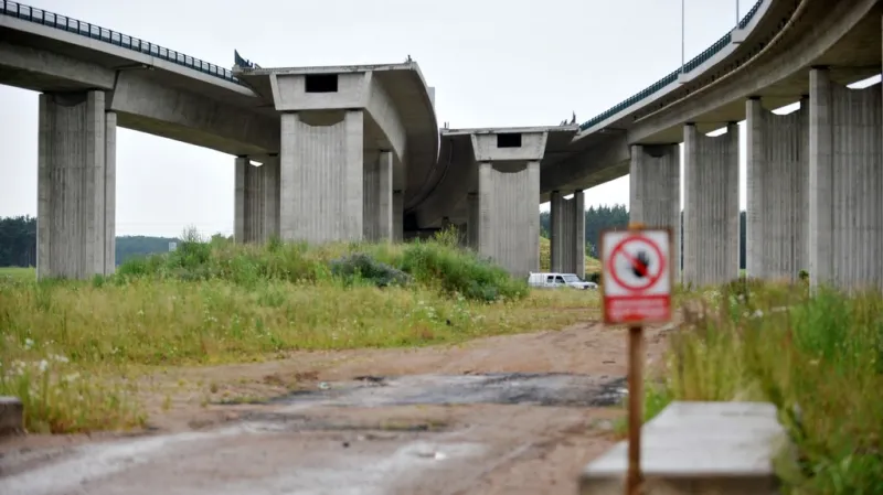 Křižovatka v Opatovicích nad Labem