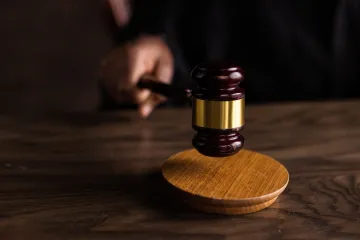 Vedoucí kroužků, který dle obžaloby zneužíval chlapce, nepravomocně odsouzen na osm let