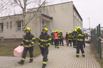 Hasiči v Ostrově zasahovali u úniku chloru ze školního bazénu